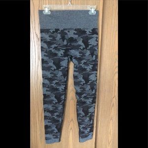 Camo leggings Large